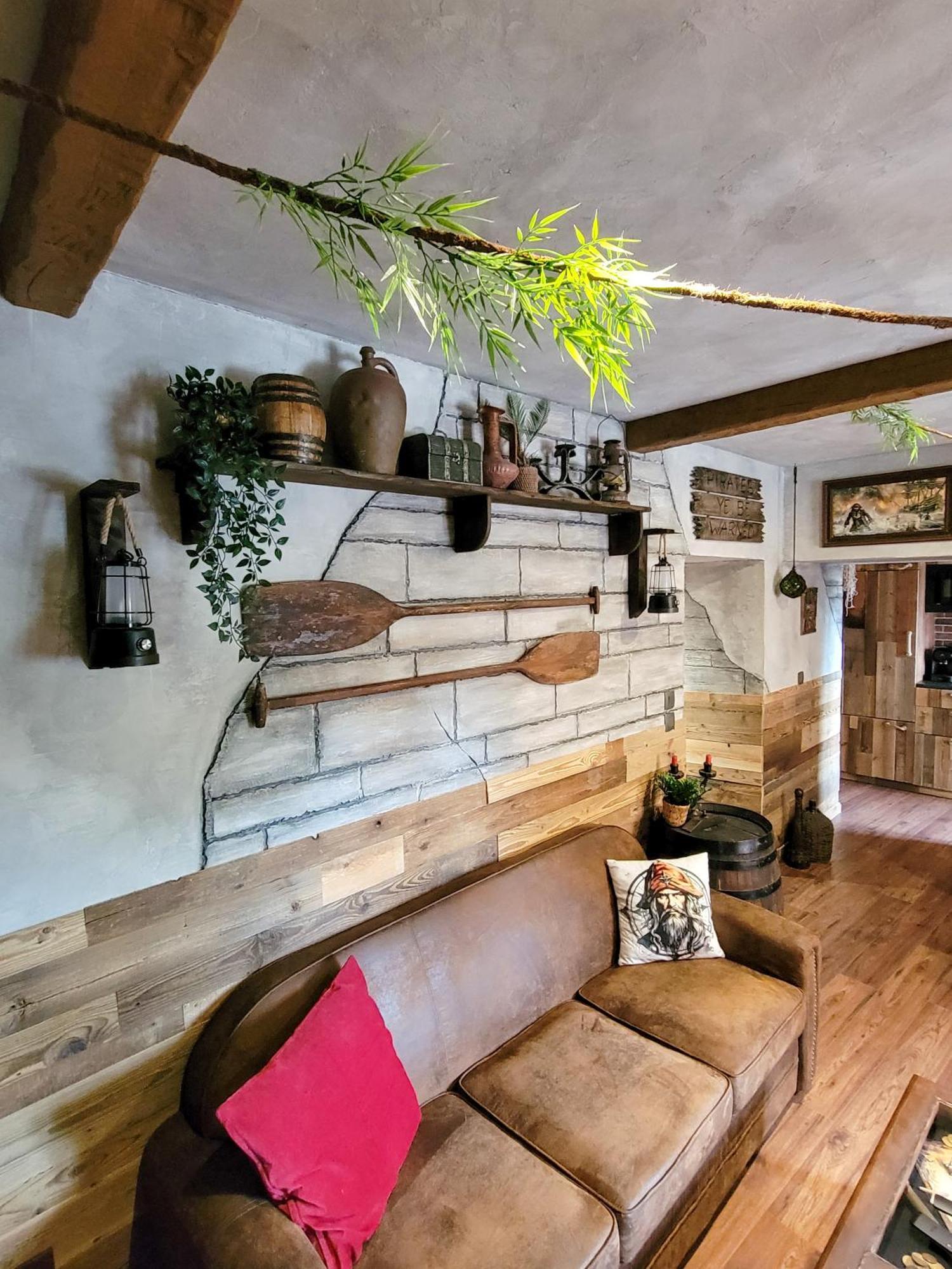 Le Repaire Des Pirates Logement Magique Sainte-Croix-en-Plaine Esterno foto