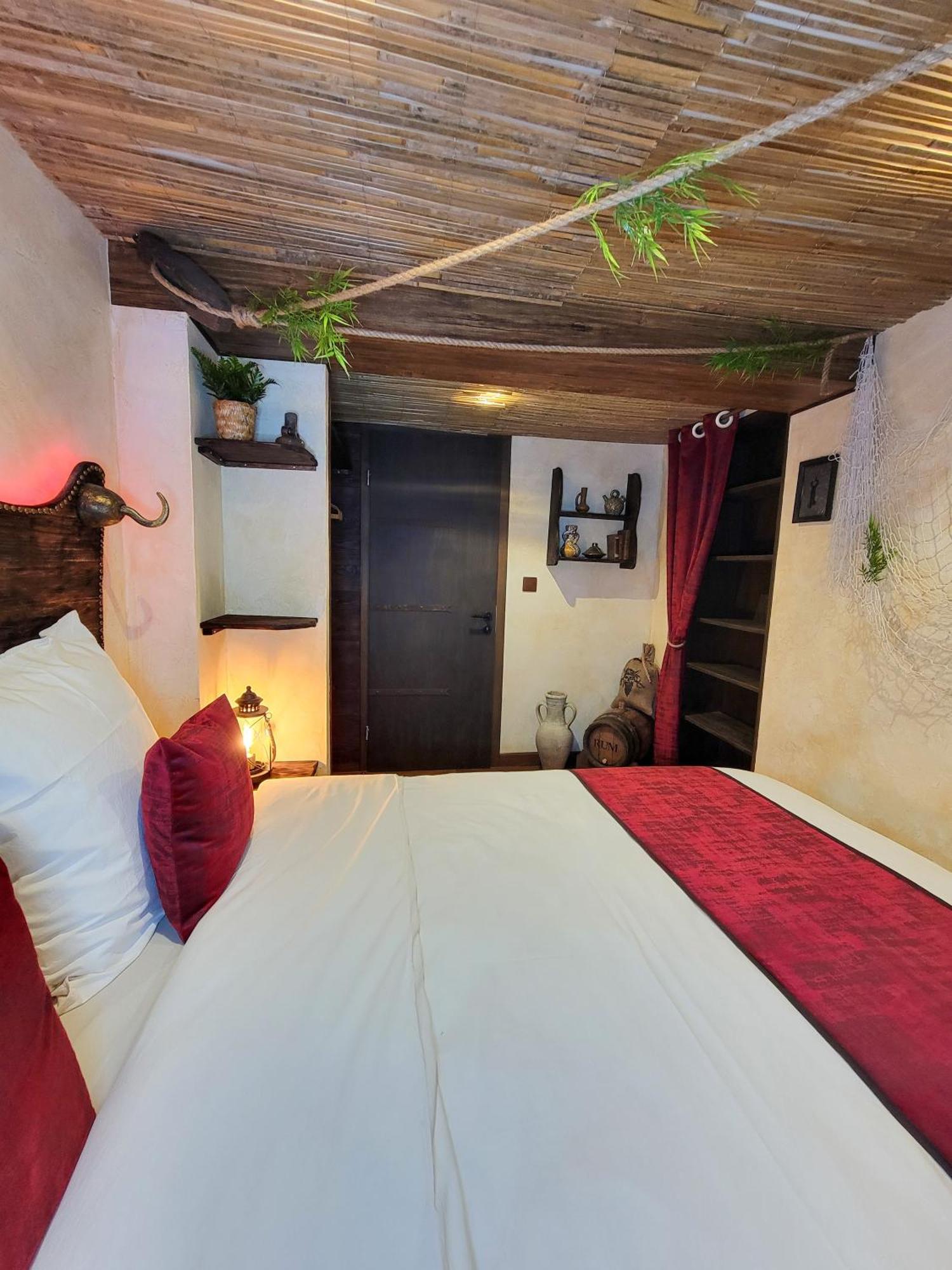 Le Repaire Des Pirates Logement Magique Sainte-Croix-en-Plaine Esterno foto